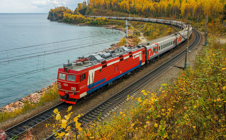 Tracks and Trails: Discovering Lovely Memorials in Trains and Buses for Your Travel Adventures